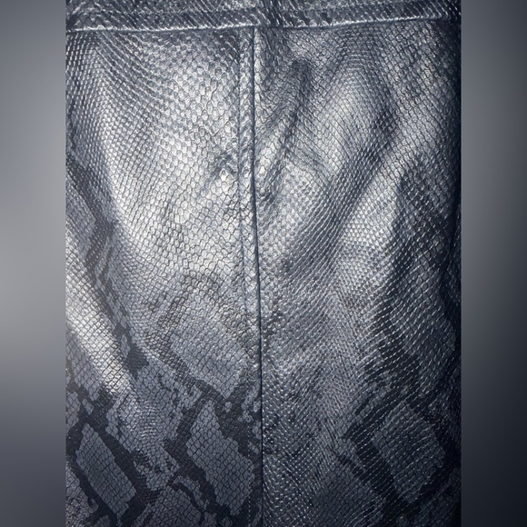 🚨Levi's Women's Textured Black Leather Jacket - Picture 7 of 11